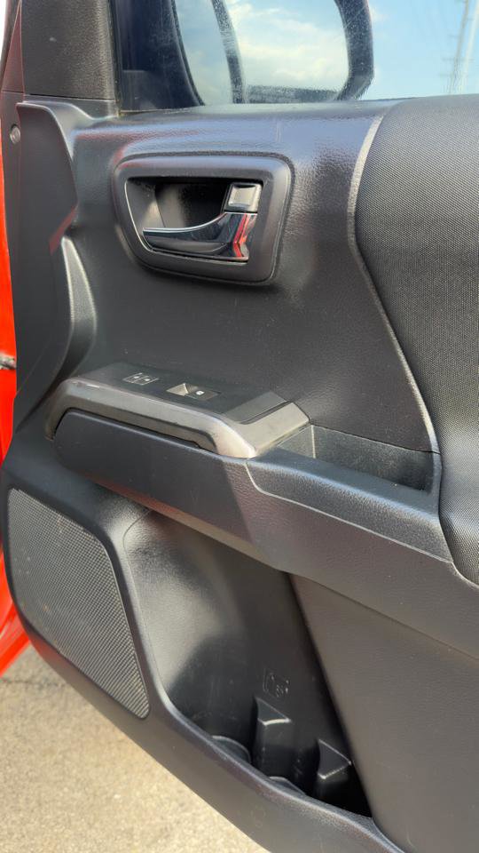 Used 2017 Toyota Tacoma TRD Sport w/ Tow Package (A/T) image 29