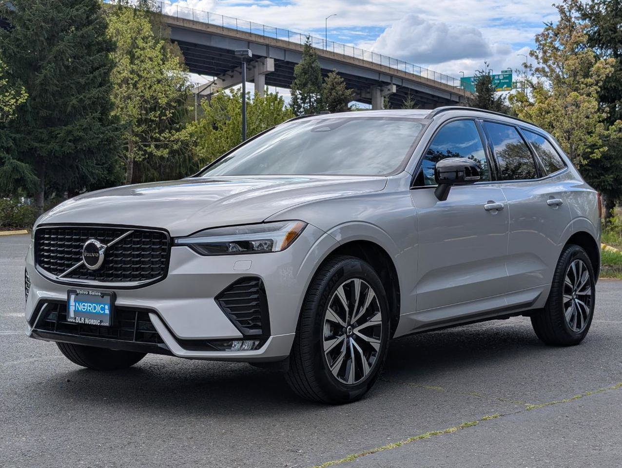 Used 2025 Volvo XC60 B5 Core AWD/4WD image 3