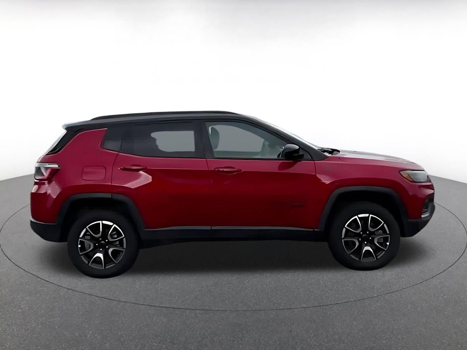 Used 2025 Jeep Compass Trailhawk image 14
