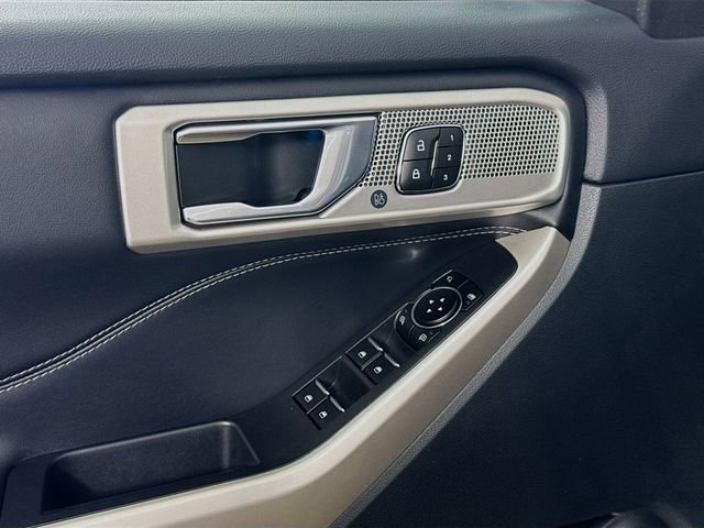 Used 2022 Ford Explorer Limited w/ Equipment Group 301A image 18
