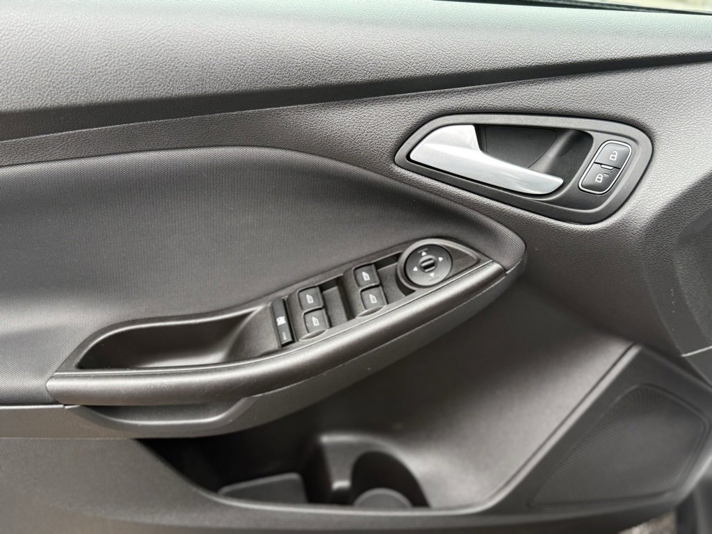 Used 2018 Ford Focus SE image 9