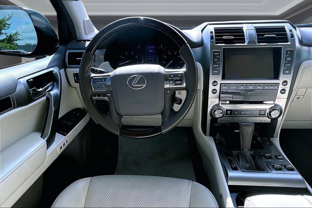 Used 2018 Lexus GX 460 Luxury w/ Preferred Accessory Package AWD/4WD image 8