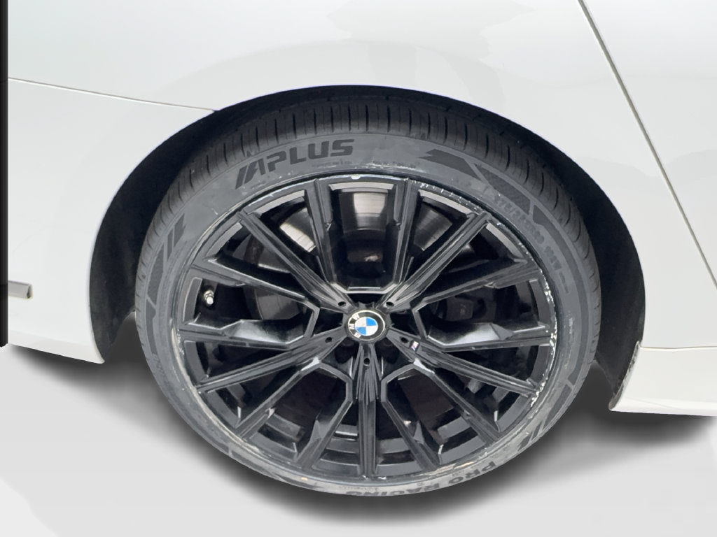 Used 2022 BMW 740i w/ Luxury Rear Seating Package RWD image 18