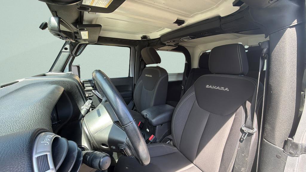 Used 2018 Jeep Wrangler Sahara w/ Connectivity Group AWD/4WD image 25