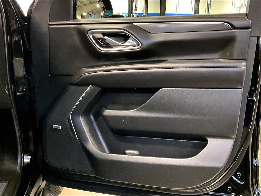 Used 2022 Chevrolet Tahoe RST w/ Sport Performance Package AWD/4WD image 12