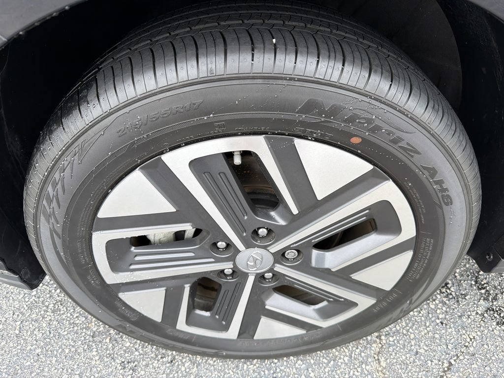 Used 2023 Hyundai Kona Limited FWD image 11