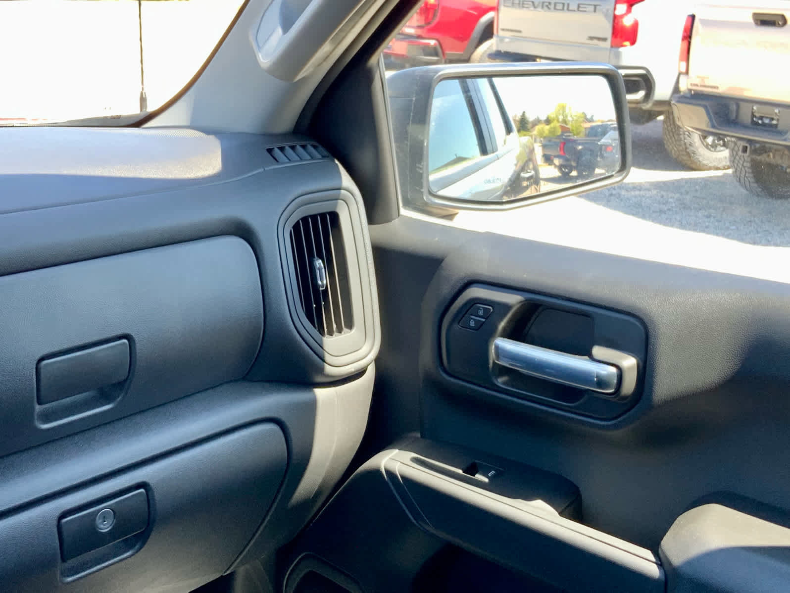 New 2026 Chevrolet Silverado 1500 Custom Trail Boss w/ LPO, Dark Essentials Package AWD/4WD image 37