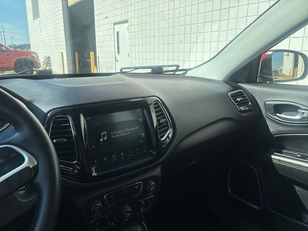 Used 2017 Jeep Compass Limited w/ Navigation Group image 12