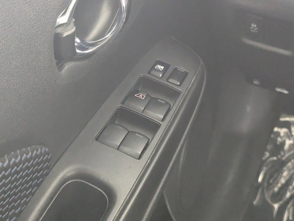 Used 2017 Nissan Versa Note SV FWD image 18