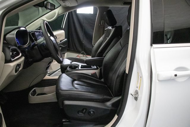 Used 2024 Chrysler Pacifica Touring-L FWD image 27