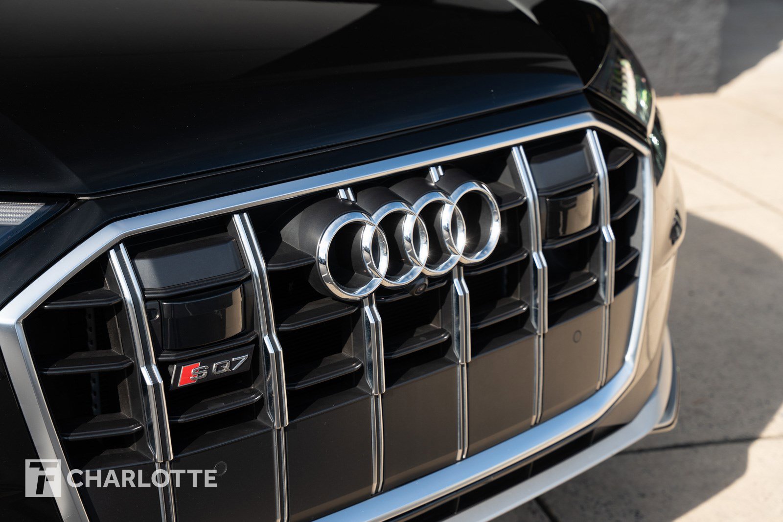 Used 2023 Audi SQ7 Premium Plus w/ Towing Package image 4