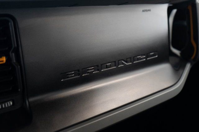Used 2023 Ford Bronco Badlands image 37