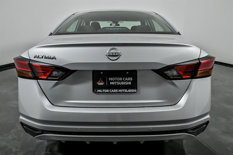 Used 2024 Nissan Altima 2.5 S FWD image 9
