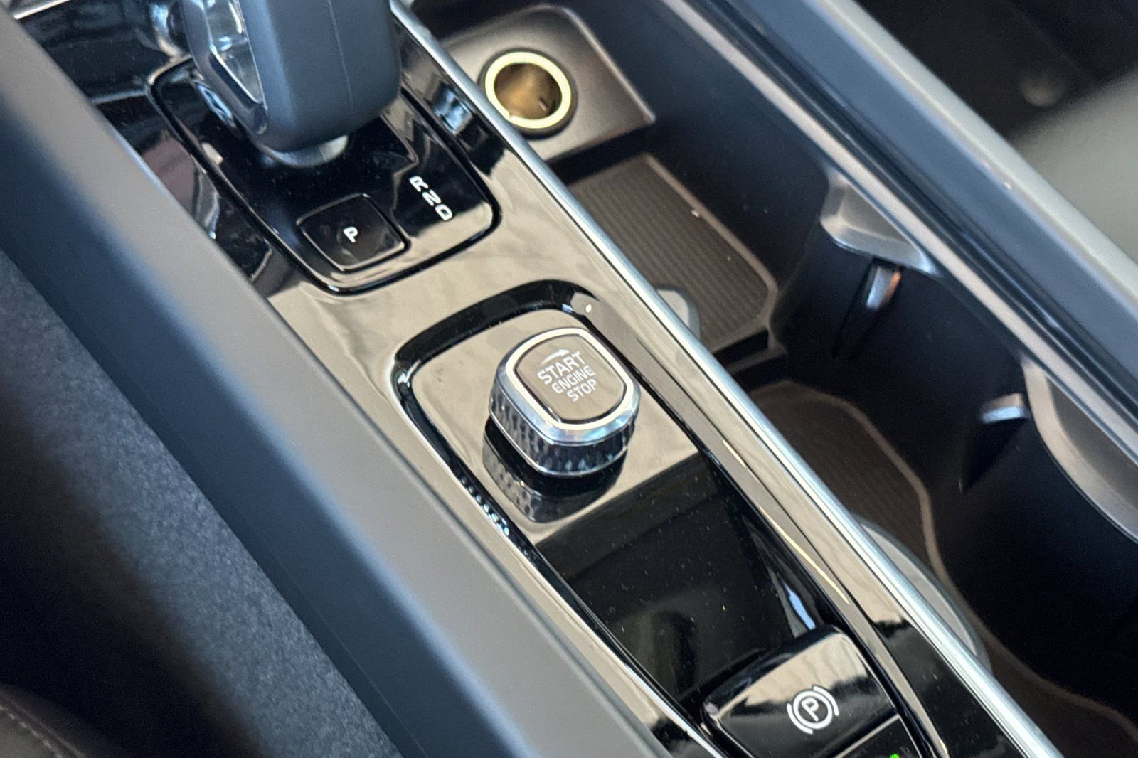 New 2025 Volvo XC60 B5 Core w/ Protection Package Premier image 26