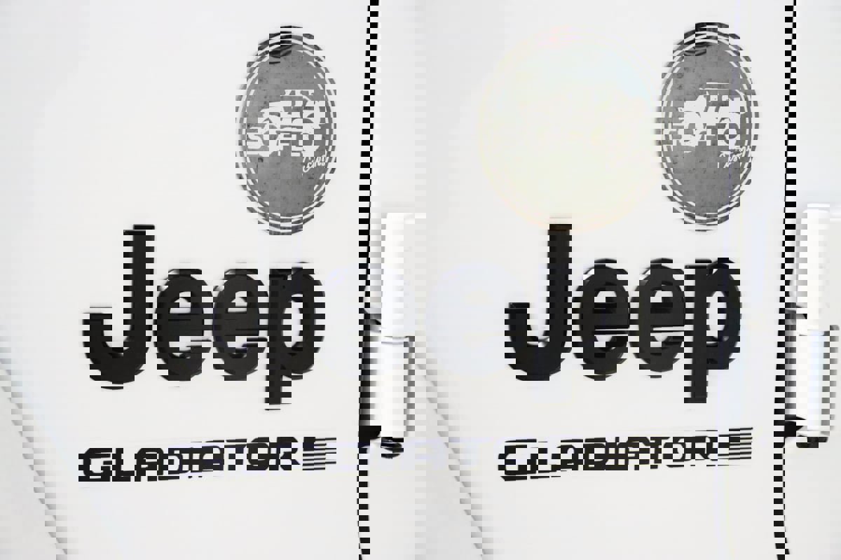 Used 2025 Jeep Gladiator Sport image 24