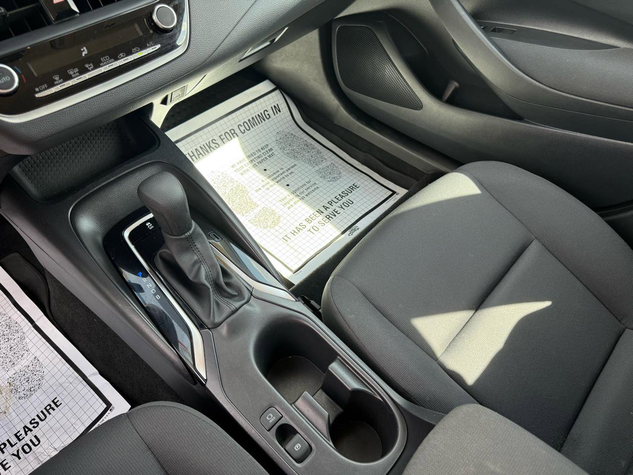 Used 2024 Toyota Corolla LE w/ LE Convenience Package image 9