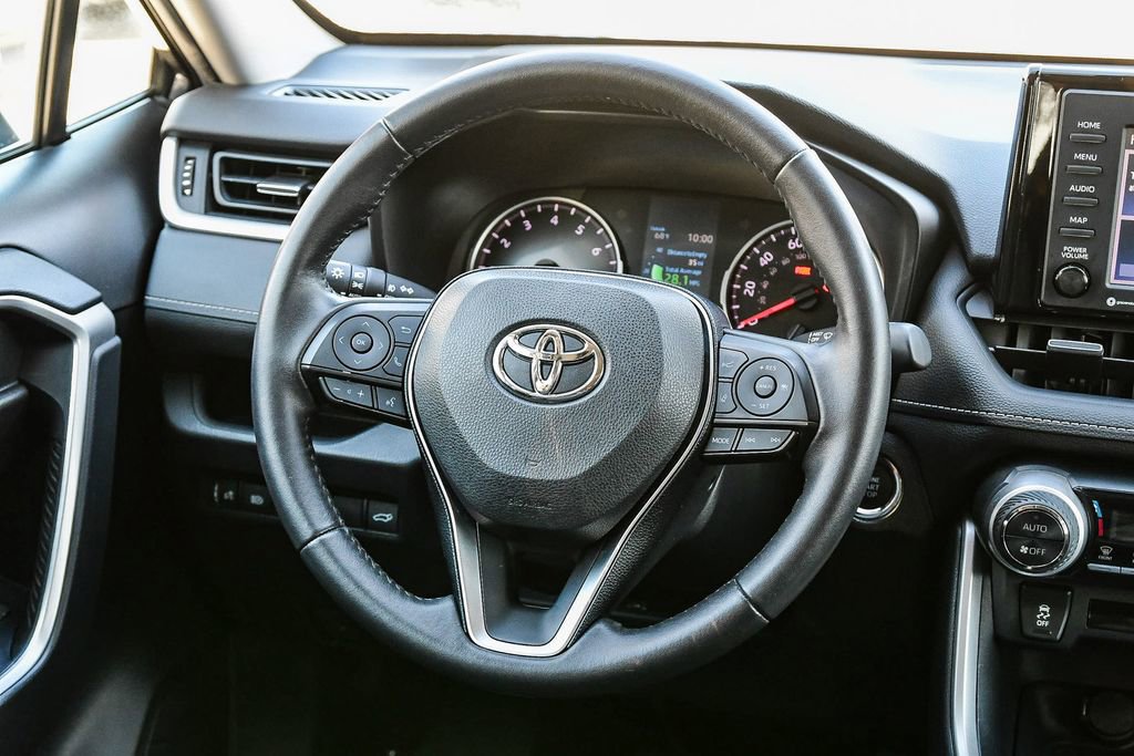 Used 2020 Toyota RAV4 XLE Premium image 16