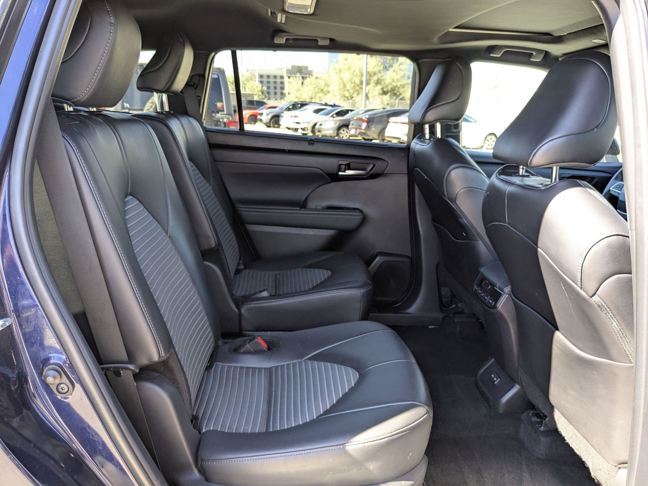 Used 2024 Toyota Highlander XSE FWD image 28