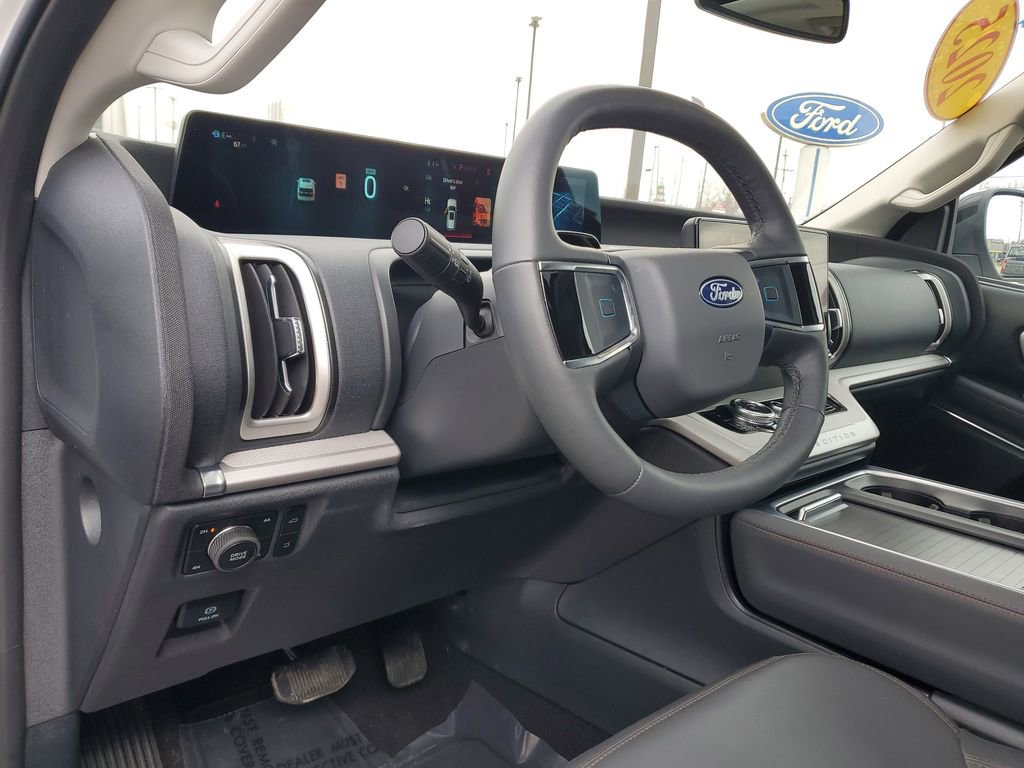 Certified 2025 Ford Expedition Active image 21