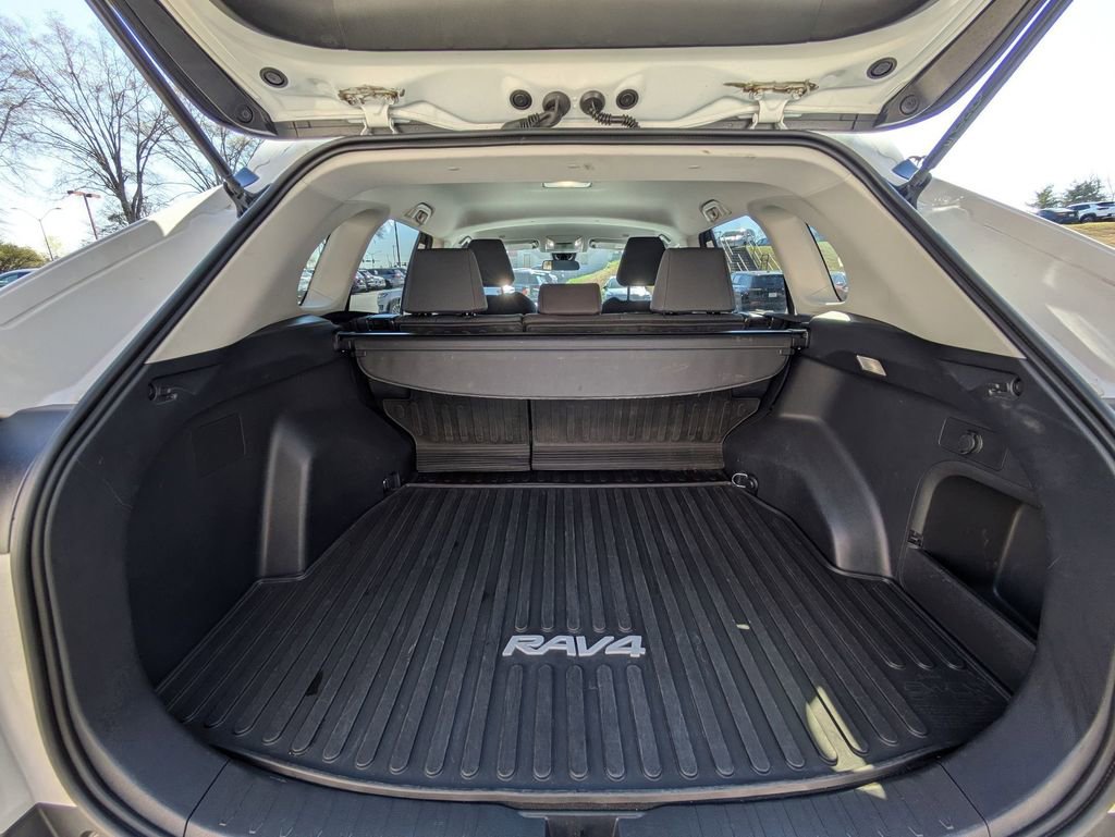 Used 2025 Toyota RAV4 XLE AWD/4WD image 24