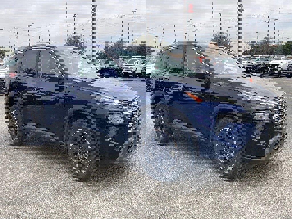 Used 2025 Nissan Rogue SV image 3