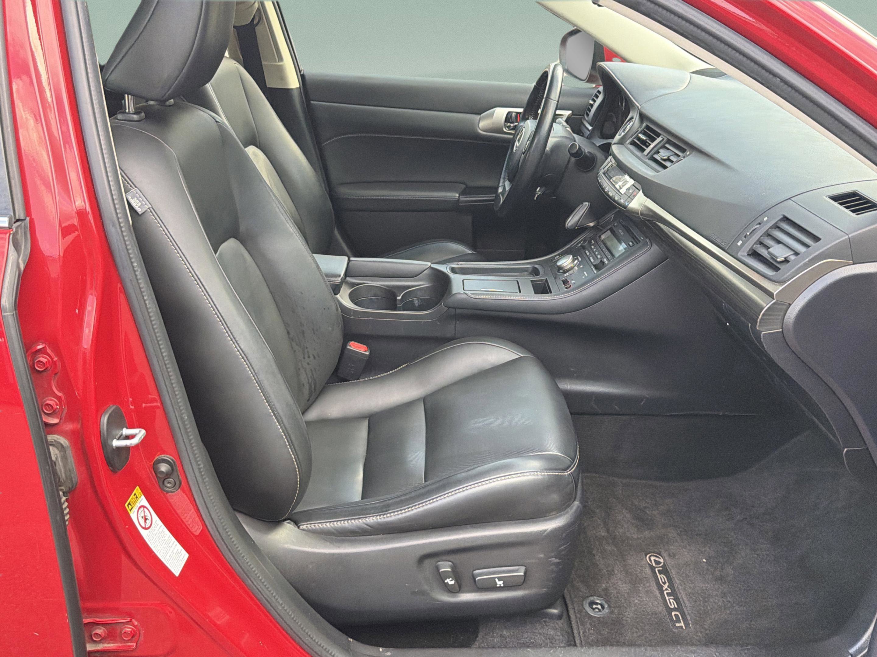 Used 2016 Lexus CT 200h w/ Seat Comfort Package image 28