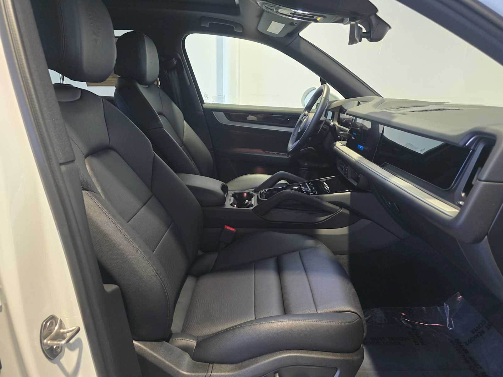 Used 2025 Porsche Cayenne AWD/4WD image 12