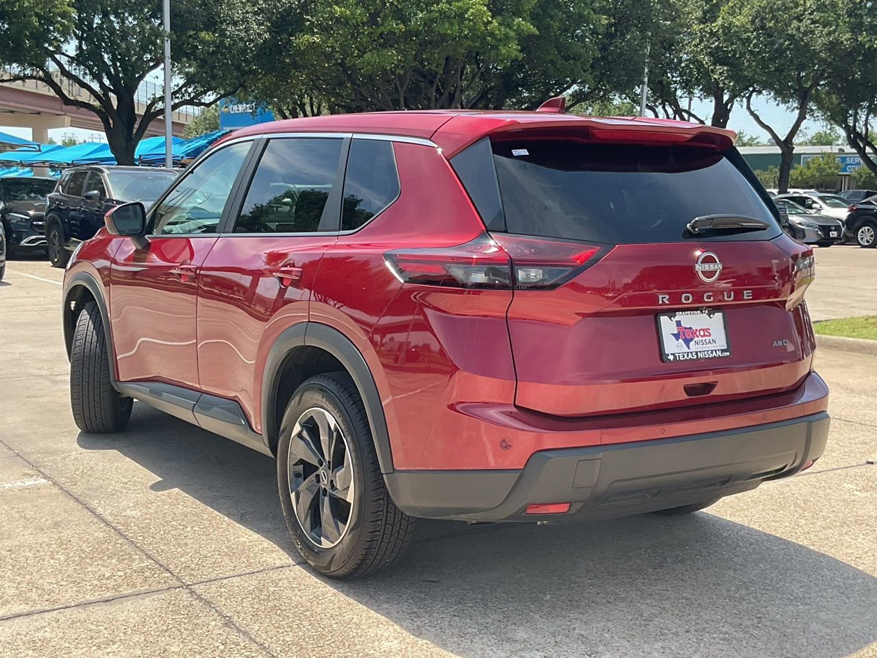 Used 2025 Nissan Rogue SV AWD/4WD image 7