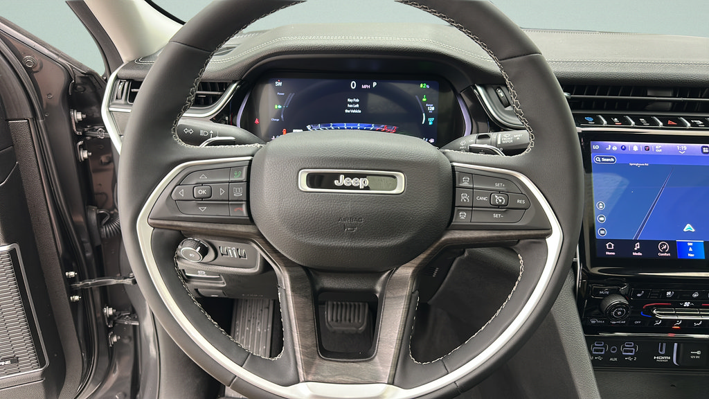 Used 2023 Jeep Grand Cherokee 4WD 4xe w/ Luxury Tech Group II image 18