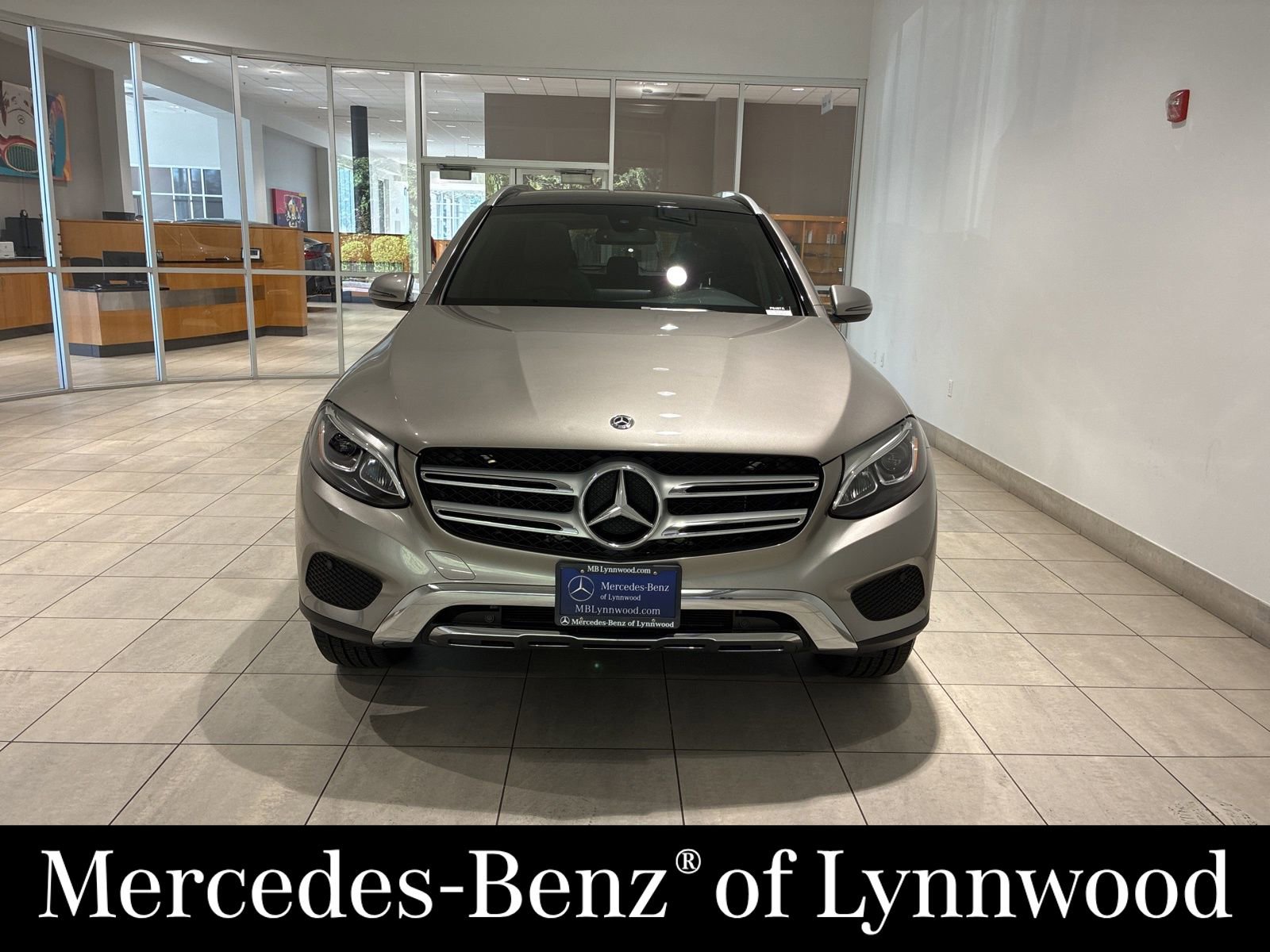 Used 2019 Mercedes-Benz GLC 300 4MATIC image 2