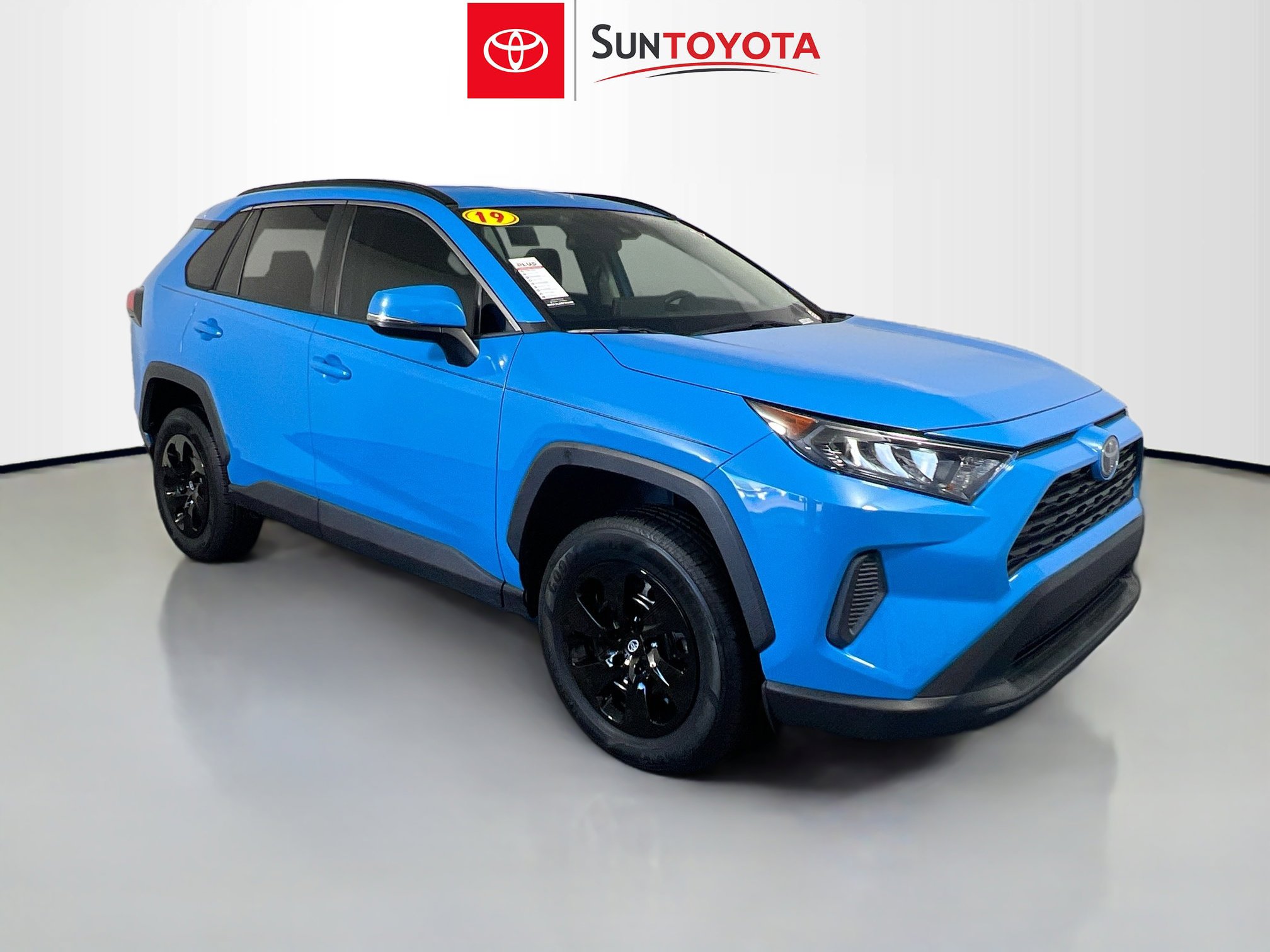 Used 2019 Toyota RAV4 LE image 1