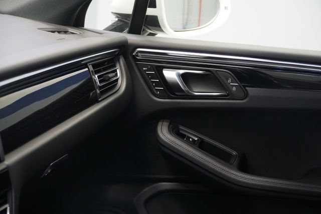 Certified 2026 Porsche Macan Turbo AWD/4WD image 22