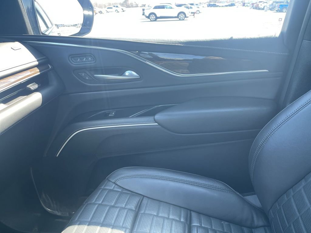 Used 2023 Cadillac Escalade ESV Sport Platinum w/ LPO, ONYX Package image 31