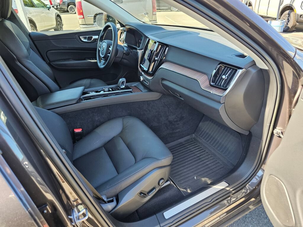 Used 2023 Volvo XC60 B5 Plus w/ Climate Package AWD/4WD image 12