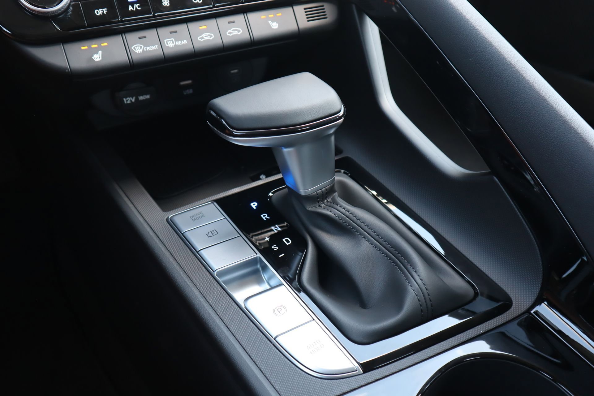 New 2025 Hyundai Elantra Limited image 16