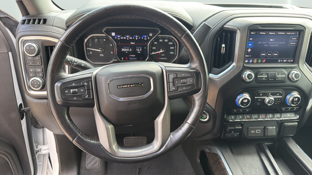 Used 2023 GMC Sierra 2500 Denali w/ Denali Ultimate Package AWD/4WD image 13
