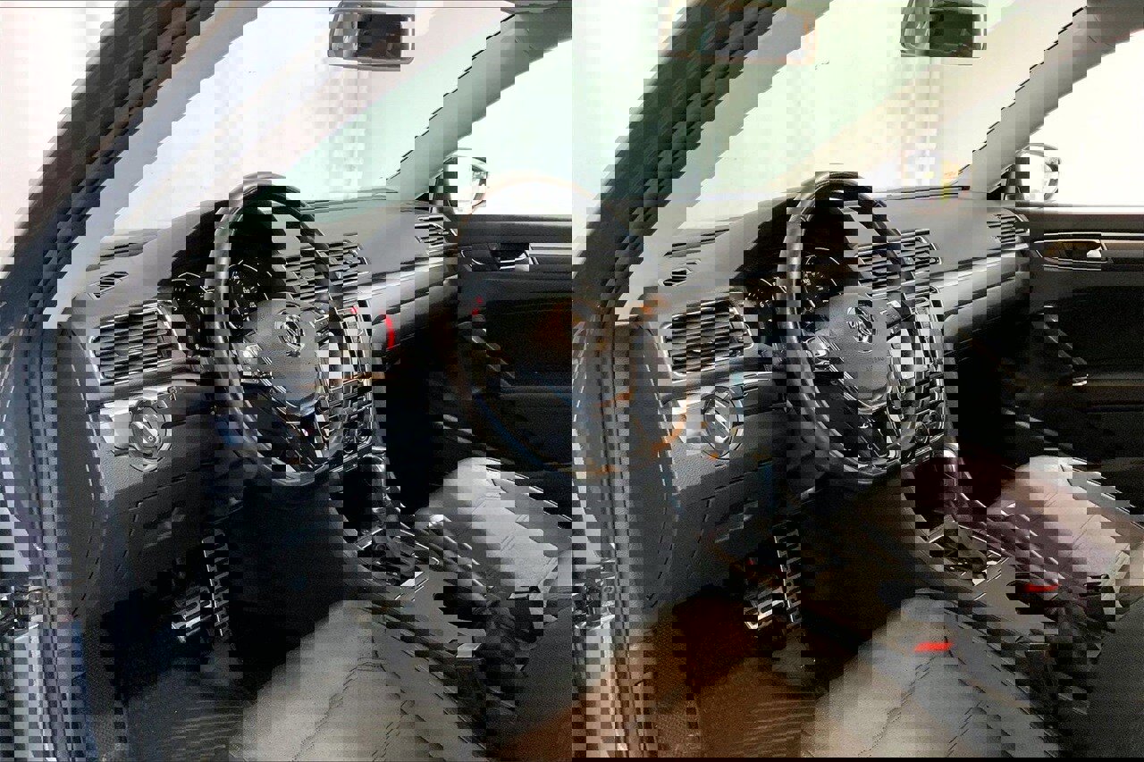 Used 2017 Volkswagen Passat 1.8T R-Line image 14