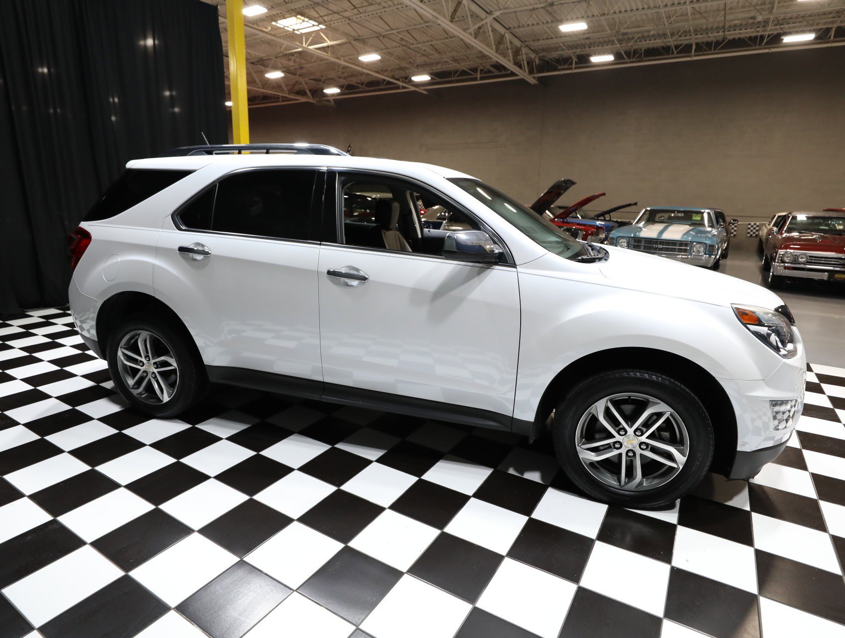 Used 2017 Chevrolet Equinox Premier w/ Enhanced Convenience Package FWD image 13
