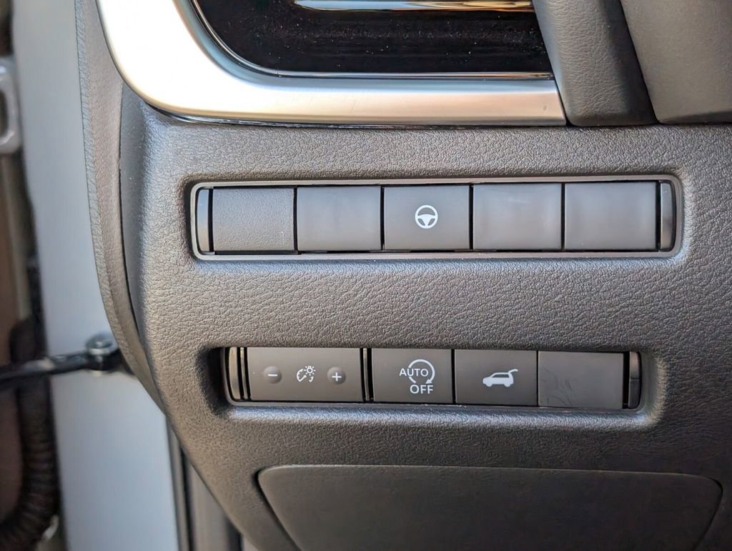 Certified 2025 Nissan Rogue SL FWD image 29