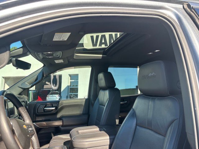 Used 2019 Chevrolet Silverado 1500 High Country w/ Technology Package AWD/4WD image 15
