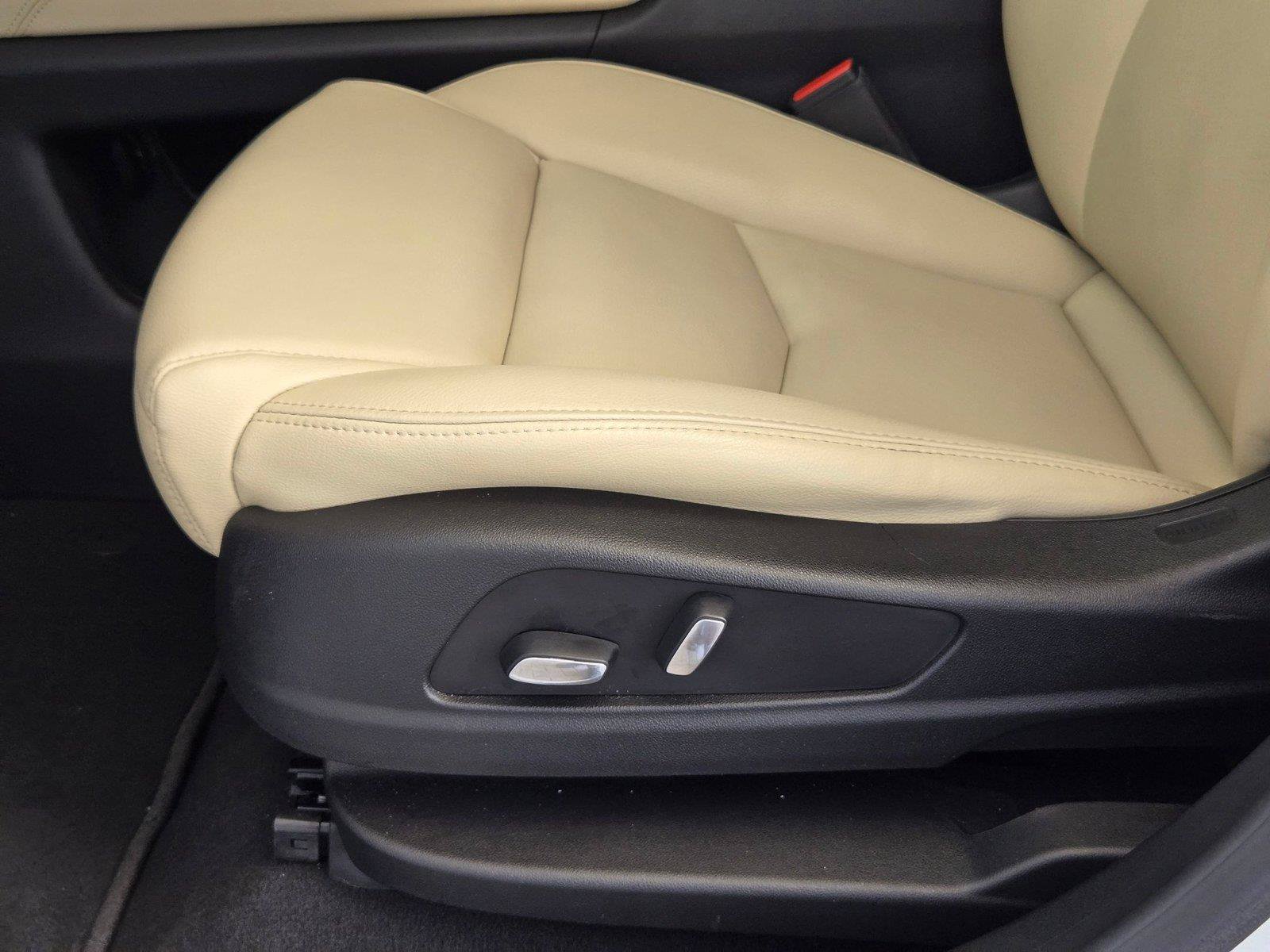 Used 2018 Cadillac XT5 FWD image 25