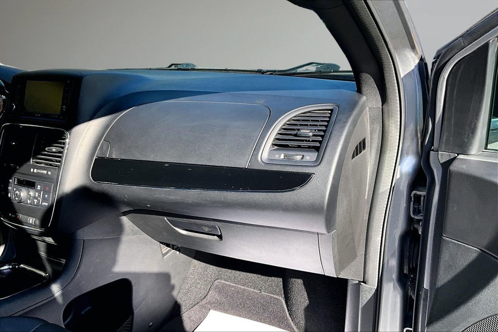 Used 2020 Dodge Grand Caravan SXT w/ Driver Convenience Group FWD image 24