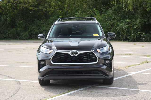 Used 2021 Toyota Highlander XLE FWD image 23
