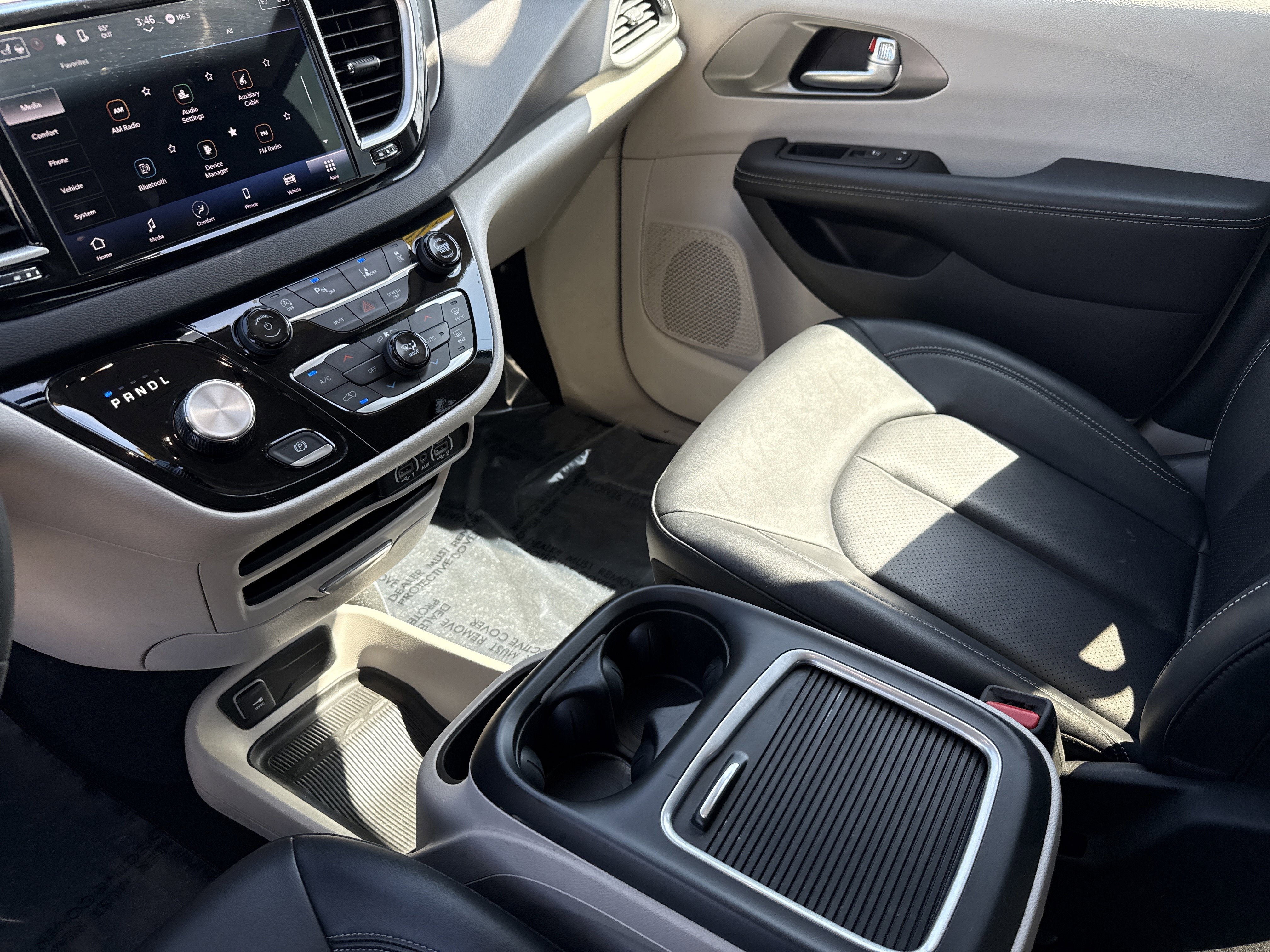 Used 2024 Chrysler Pacifica Touring-L FWD image 26