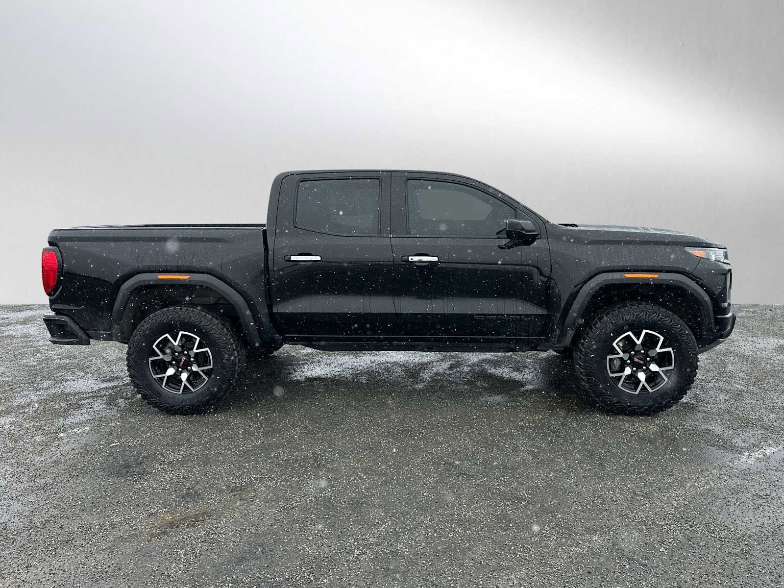 Used 2023 GMC Canyon Denali AWD/4WD image 2
