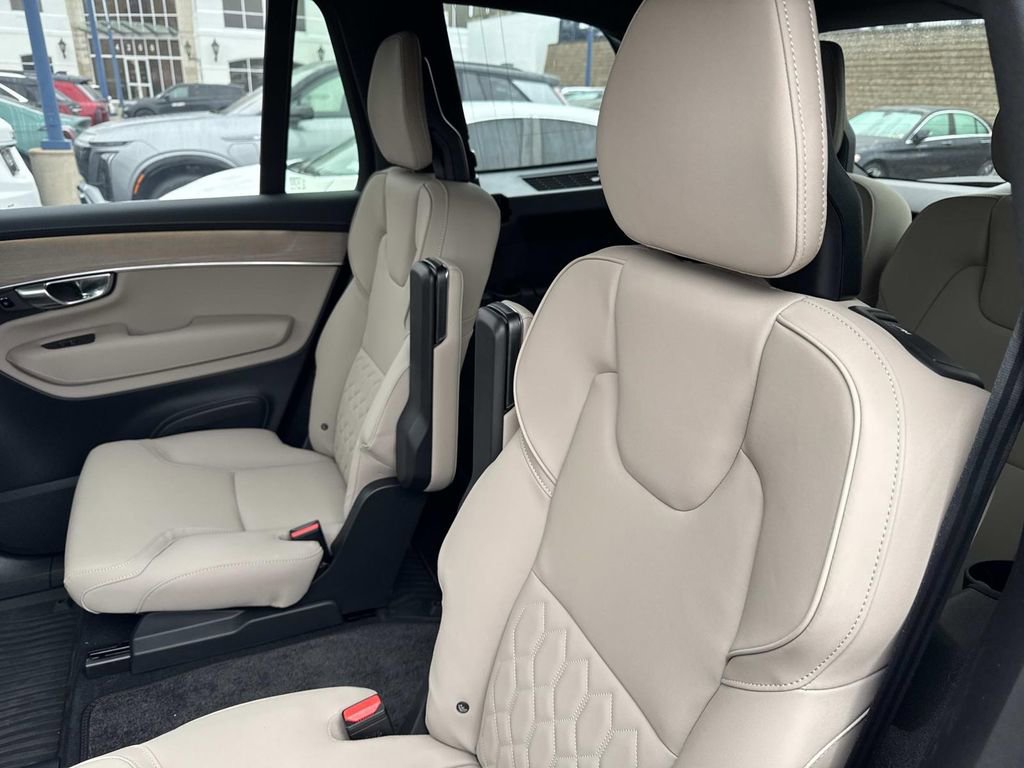 Used 2026 Volvo XC90 B6 Plus image 14