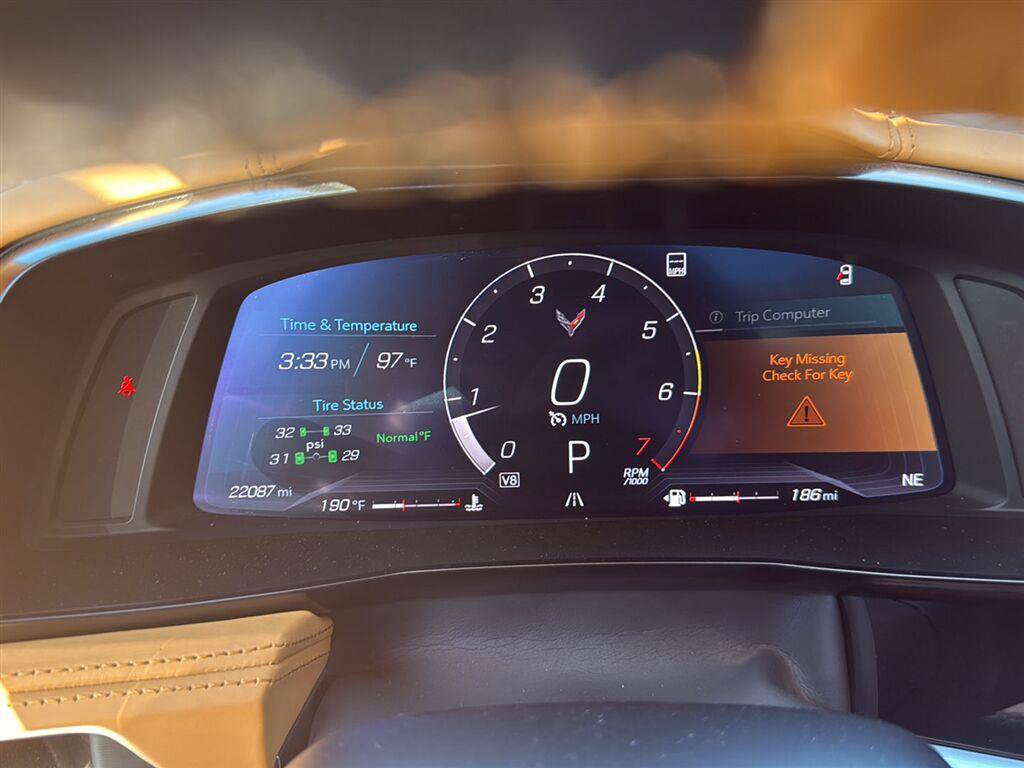 Used 2022 Chevrolet Corvette Stingray Premium Conv w/ Z51 Performance Package RWD image 3