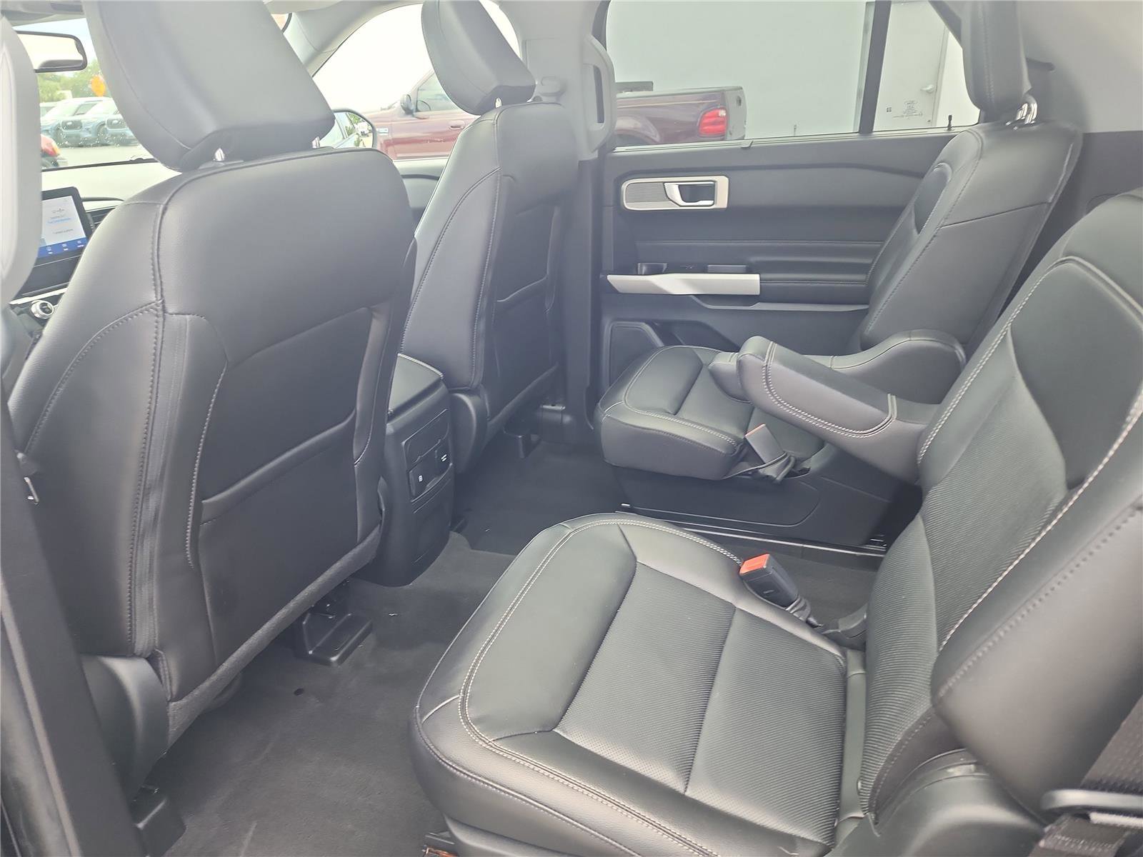 Used 2022 Ford Explorer Limited w/ Equipment Group 301A RWD image 17
