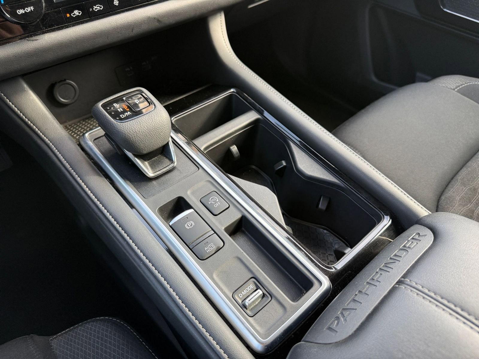 Used 2025 Nissan Pathfinder SV image 43