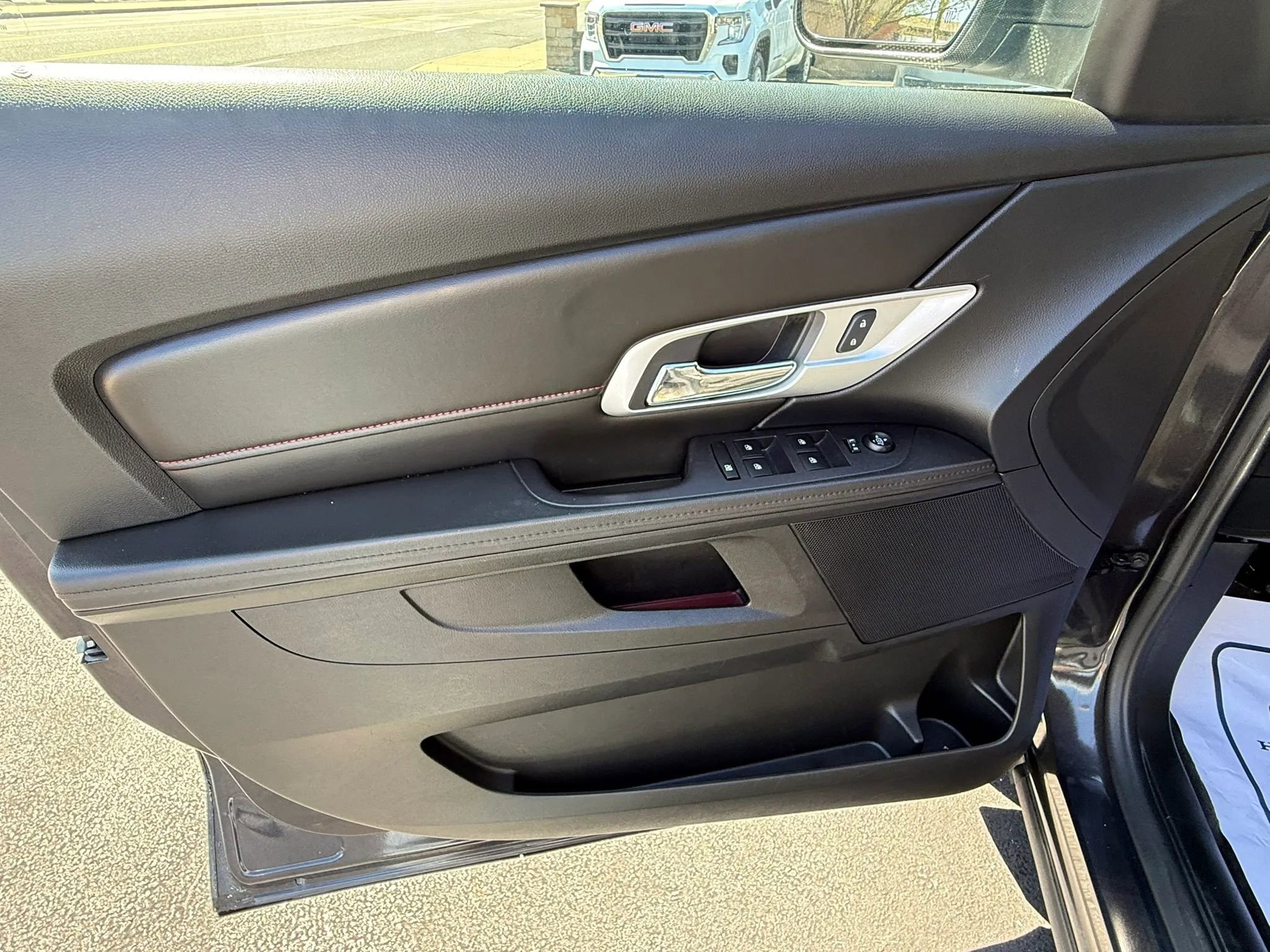 Used 2016 GMC Terrain SLE image 12